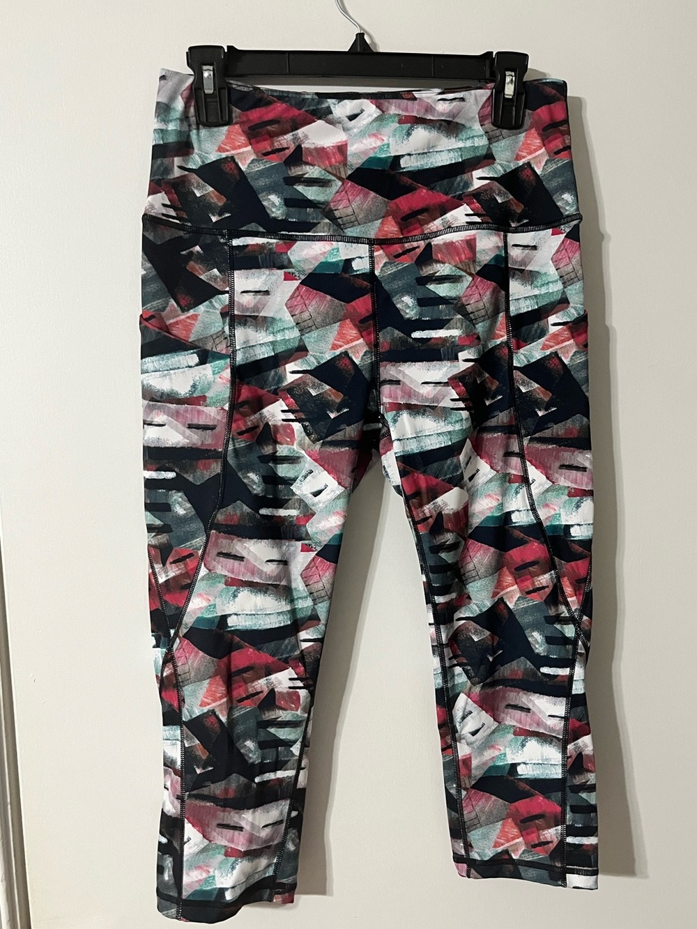 🖤🩷 Ododos Capri Pocketed Leggings